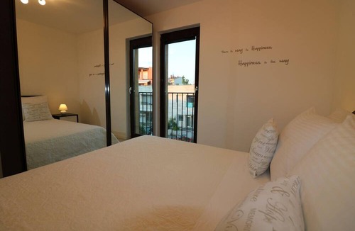 City Center Apartment | Apartment "Lorena Premium" with a view of the water
