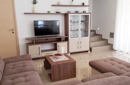 Banjole House | Holiday House in Banjole with Green Garden