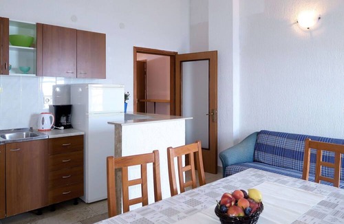 Prizna House | Stunning private villa for 10 people with A/C, WIFI, TV, terrace, pets allowed and parking