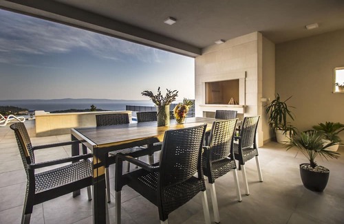 Zelenka Villa | Luxury Villa High Hopes with Pool