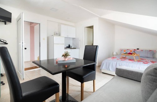 Gornji Karin Bed & Breakfast | B&B Milic