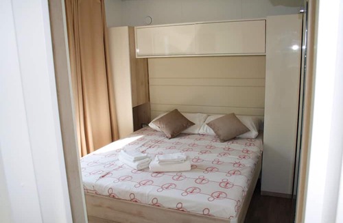 Klenovica Apartment | mobile home "Queen Campagna" with communal pool