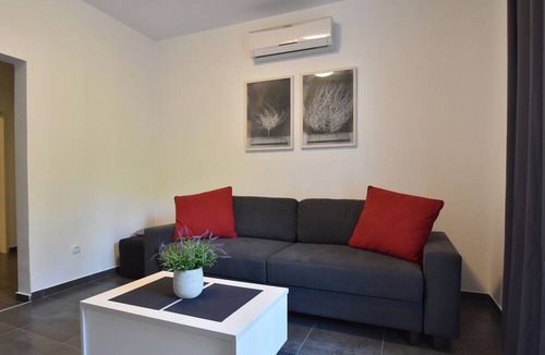 Klek Villa | Spacious and Modern Apartment on the Beach in Klek