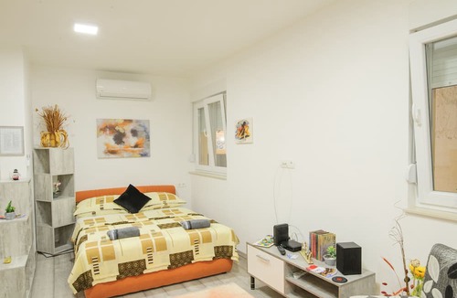Mostar Old Town House | Studio apartment - Sunflower