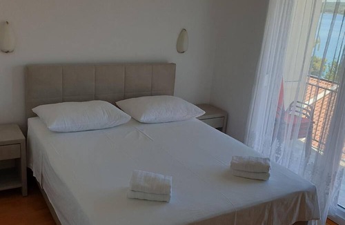 Trogir Apartment | Holiday apartment for four people, with a balcony