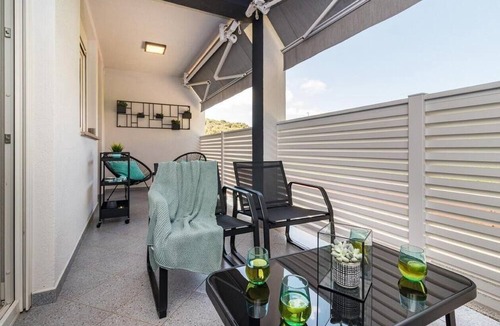 Vintijan Apartment | Apartment with view of the water