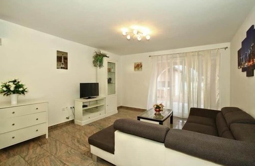 Buje House | Holiday house with pool, terrace and parking space