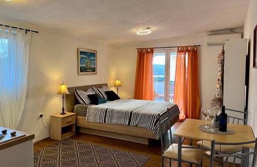 Gornji Karin Apartment | Newly-built apartment with a big balcony