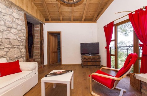 Brsec House | Spacious house with heatable pool