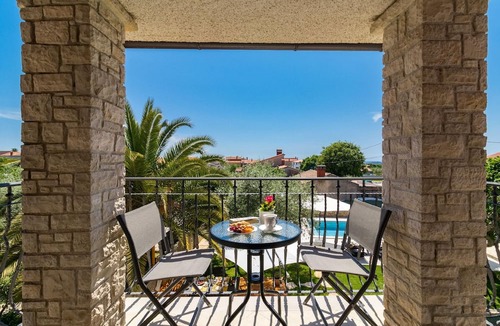 Galizana House | Holiday home "Pietra" with hot tub