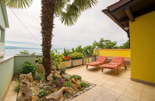 Volosko House | Holiday home with water view