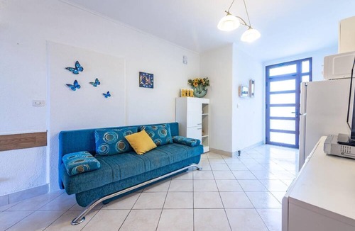 Gornji Kono Apartment | Spacious holiday apartment with a private terrace