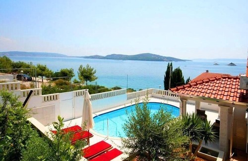 Seget Vranjica House | Holiday house with big terrace, pool and sea view