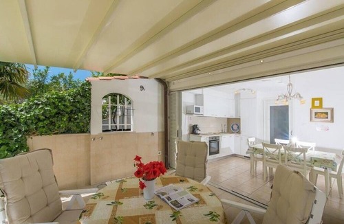 Mareda House | Holiday home with view of the water