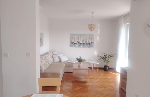 Bol Apartment | Holiday apartment with balcony and sea view