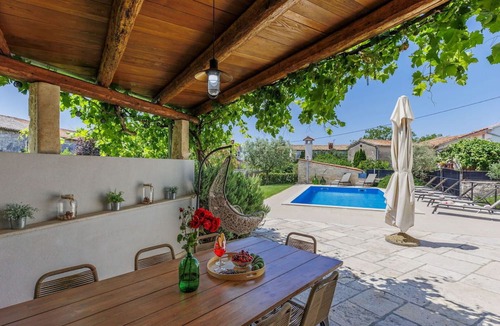 Radovani House | Stunning private villa for 8 guests with WIFI, A/C, private pool, TV and terrace