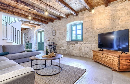 Radovani House | Stunning private villa for 8 guests with WIFI, A/C, private pool, TV and terrace