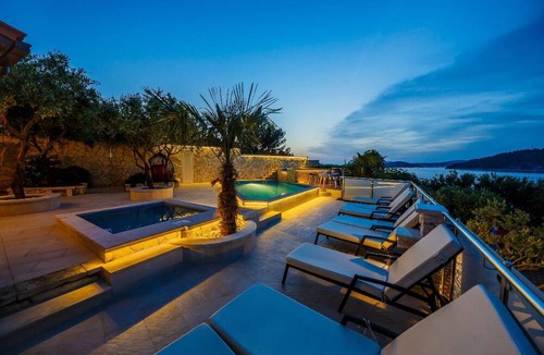 Razanj House | Holiday House with garden, close to the beach