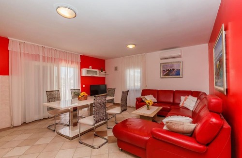 Razanj House | Holiday House with garden, close to the beach