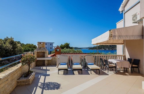 Razanj House | Holiday House with garden, close to the beach