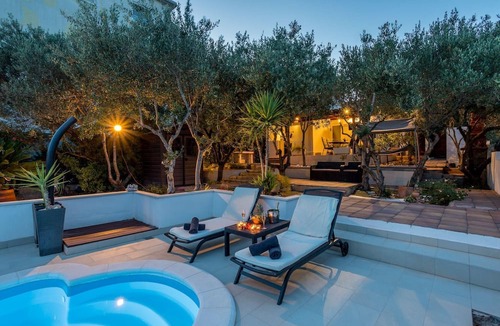 Stari Grad House | Spacious vacation home with terrace and garden