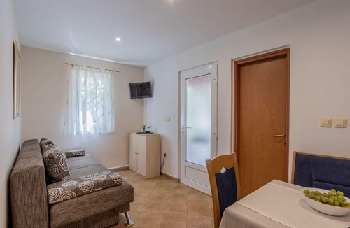 Stari Grad House | Spacious vacation home with terrace and garden