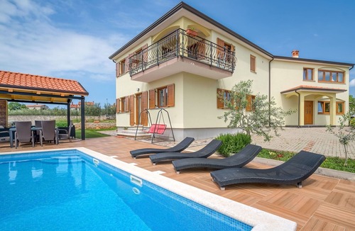 Frata Apartment | Nice apartment for 2 guests with pool, WIFI, A/C, TV, pets allowed and parking