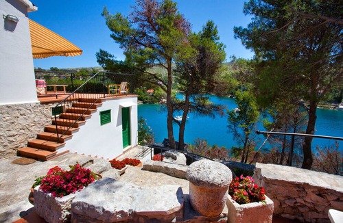Sutivan Villa | Beautiful Dalmatian style villa with magnificent garden