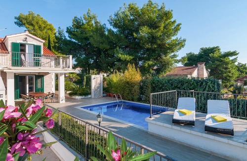 Cove Makarac (Milna) House | 6 bedroom accommodation in Milna