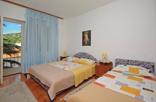 Podaca House | Spend your vacation in Podace, at the foot of the Biokovo mountain.