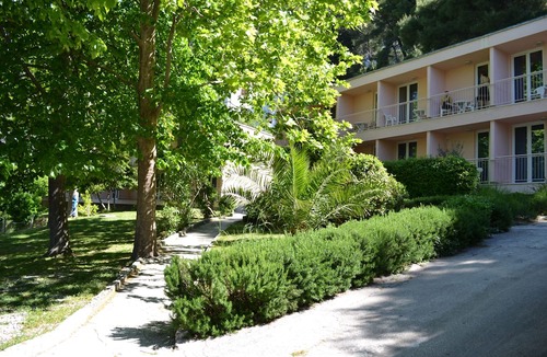 Omis Hotel | Tourist Settlement Brzet