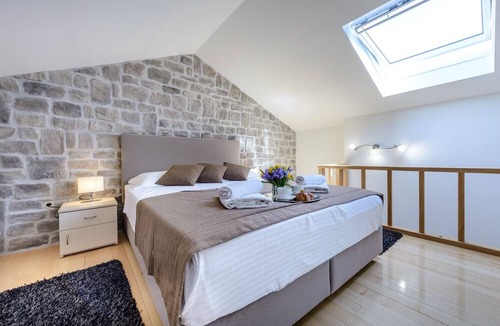 Zaton House | Holiday Home with Private heated Pool, Sea view & Basketball Court
