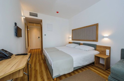 Seget Donji Hotel | Hotel Medena