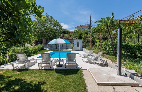 Kucice Apartment | Sunflower house with pool and large garden