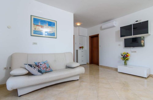 Seget Vranjica Hotel | Villa Mediterana
