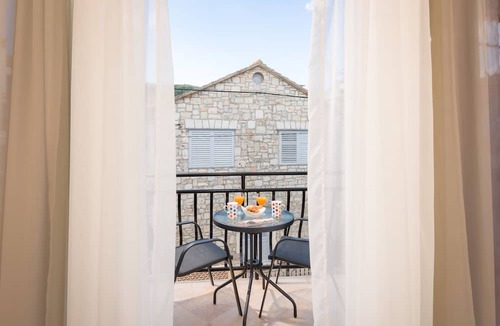 Island Hvar Bed & Breakfast | B&B Aurora