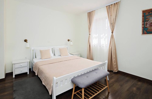 Jezerce Bed & Breakfast | Green Lakes House