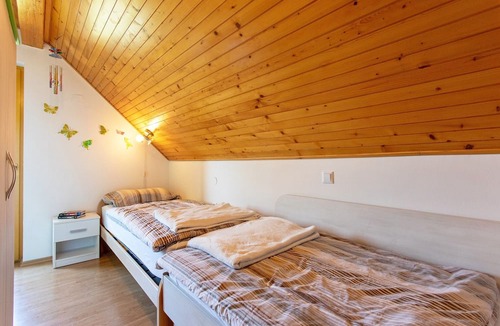 Domzale House | Quiet family house Butterfly place
