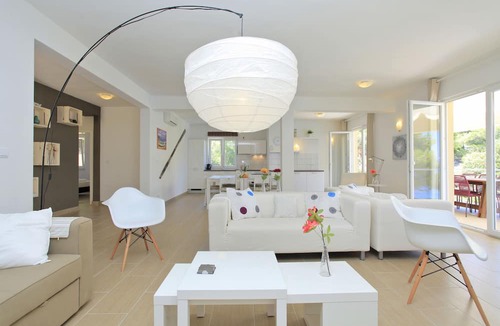 Prigradica Villa | Villa Aquamarina - Korcula - Luxury villa right by the sea for up to 20 people.