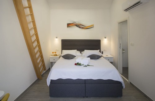 Split House | Central Old Town Rooms