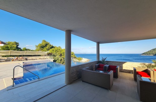 Kobas Bed & Breakfast | Villa Mirosa