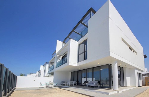 Al Hamriya House | Silk Valley-4B with Private Beach Access