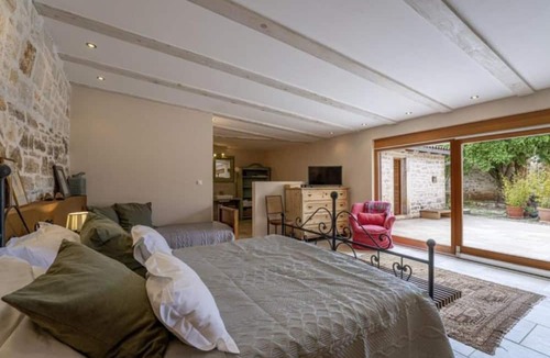 Mofardini House | Poolside Grand Retreat Villa