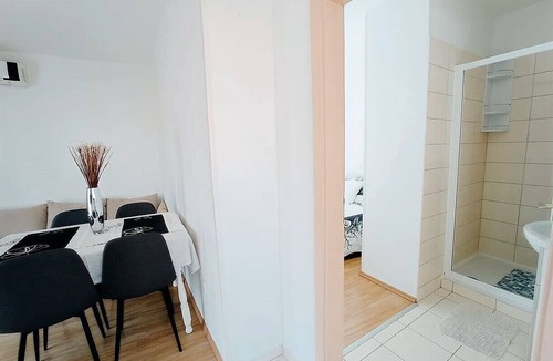 Marina Apartment | Cute apartment in stone house near sea