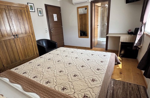 Jezerce Bed & Breakfast | Millenium House