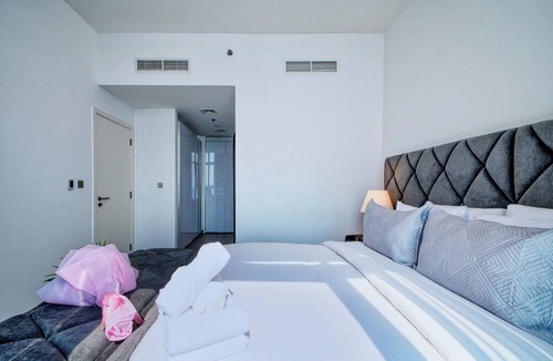 Palm Jumeirah Apartment | GLOBALSTAY. Azizi Royal Bay Apartments