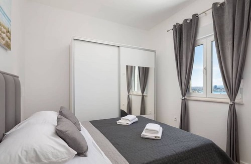 Kastel Sucurac Apartment | Contemporary Apartment With Terrace and Spacious Garden