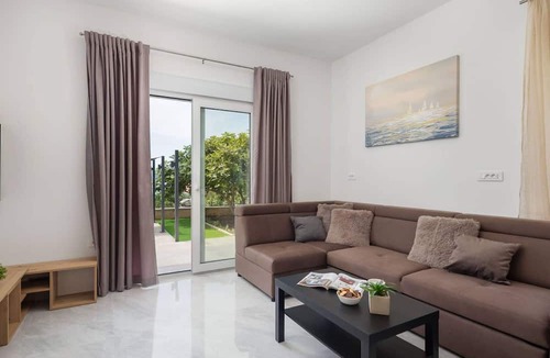 Kastel Sucurac Apartment | Contemporary Apartment With Terrace and Spacious Garden