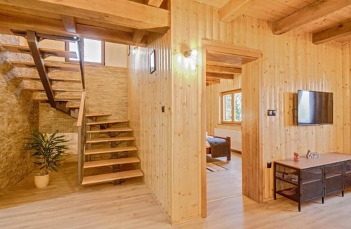 Cetingrad Apartment | Apartment Stone and Wood
