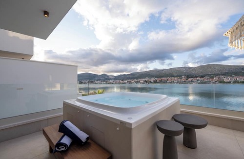Trogir Apartment | Seaside Villa by Brown Hotels